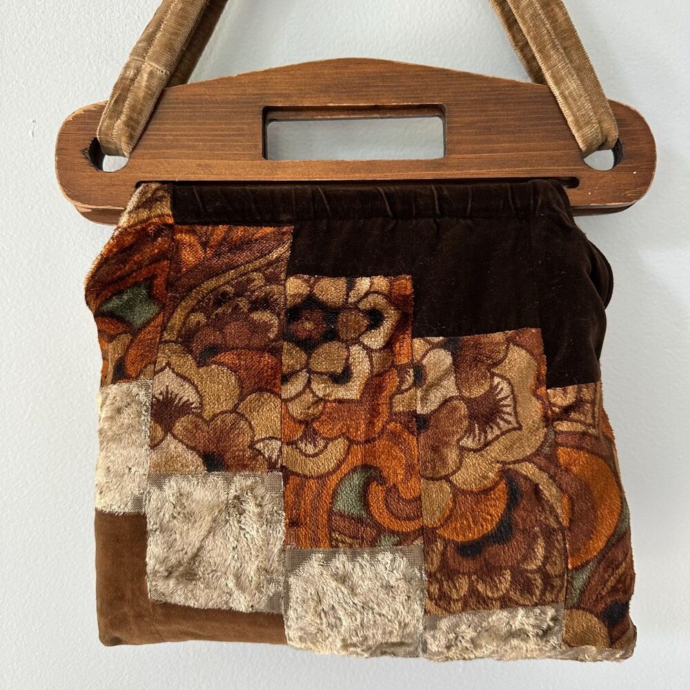 Vintage 70s Patchwork Velvet Shoulder Bag Wooden Handle Boho Floral Earthy - Picture 2 of 14